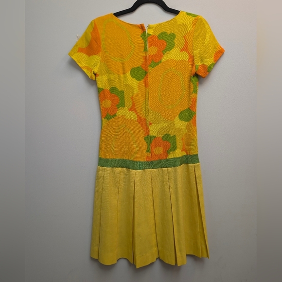 1950s floral cotton pique dress | vintage Jeanette Alexander wiggle dress - Picture 3 of 12